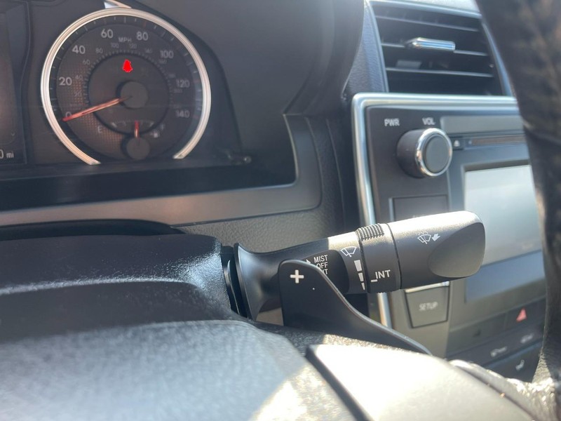 Toyota Camry Vehicle Image 24
