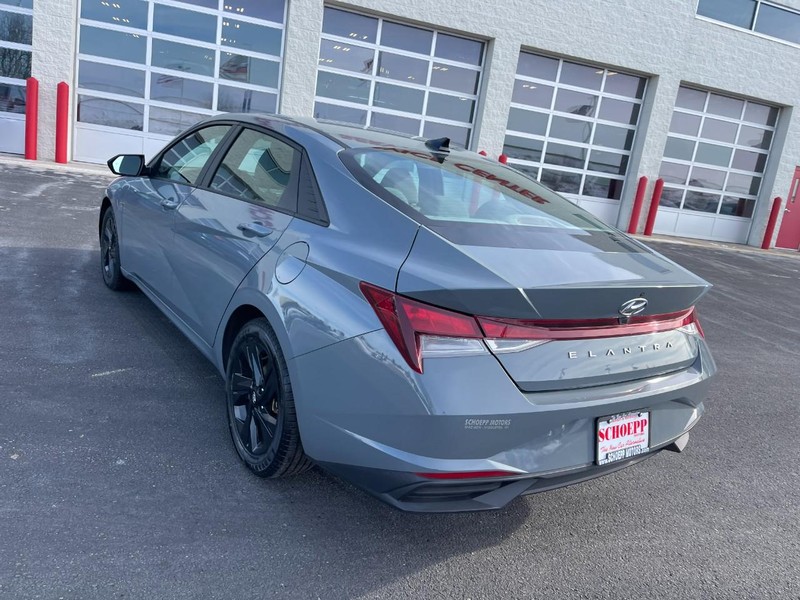 Hyundai Elantra Vehicle Image 04