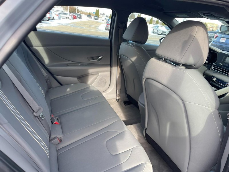 Hyundai Elantra Vehicle Image 12