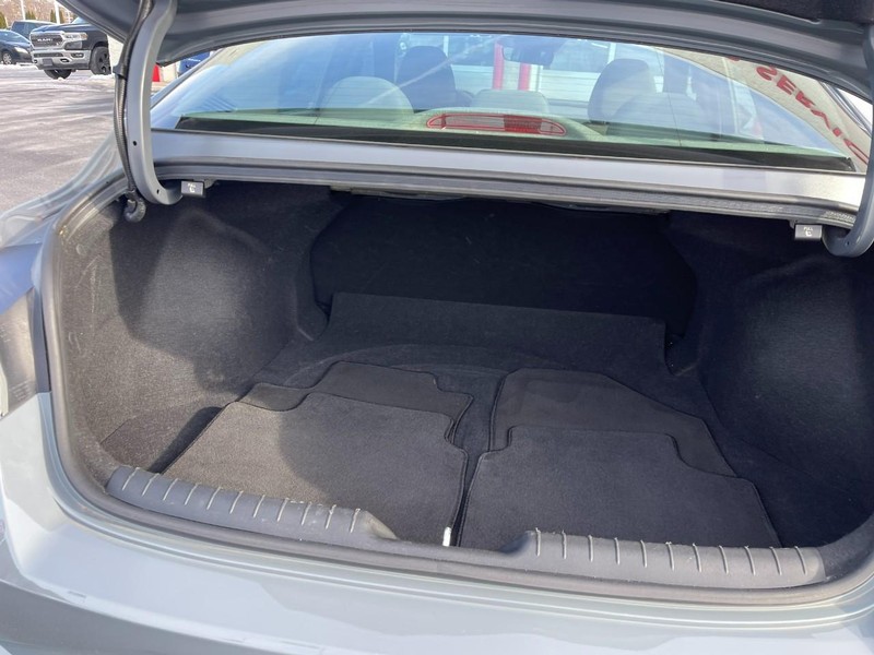 Hyundai Elantra Vehicle Image 14