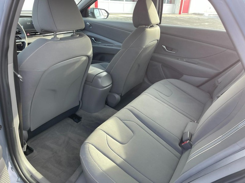 Hyundai Elantra Vehicle Image 16