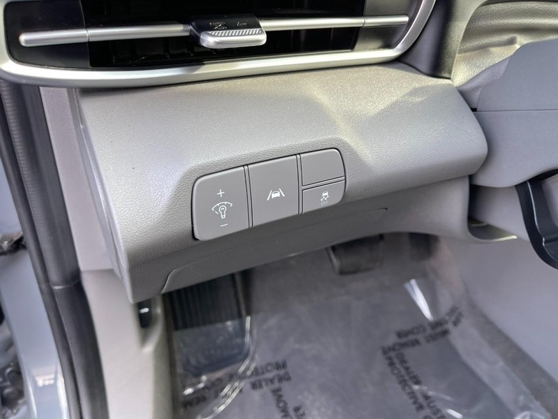 Hyundai Elantra Vehicle Image 18