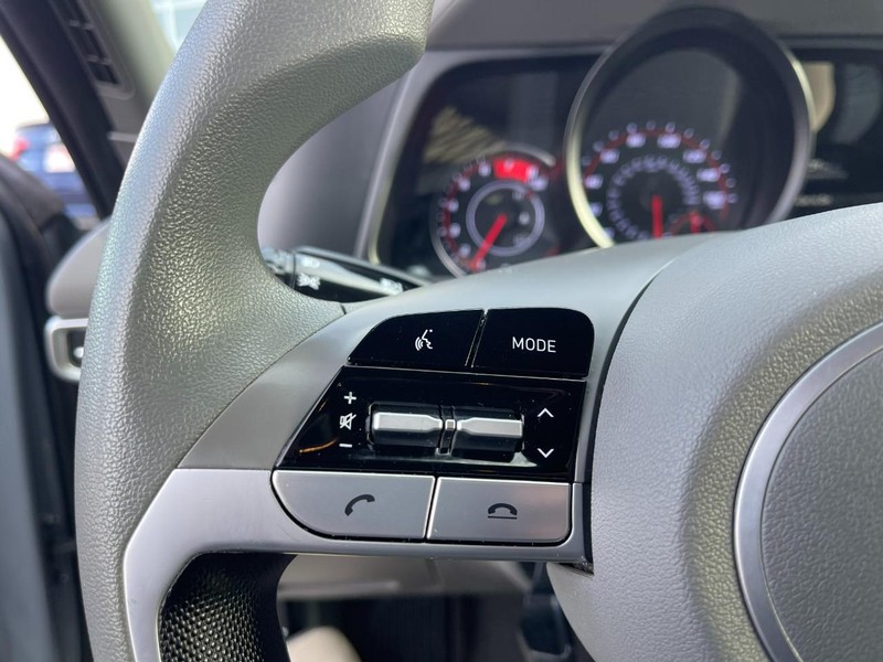 Hyundai Elantra Vehicle Image 20