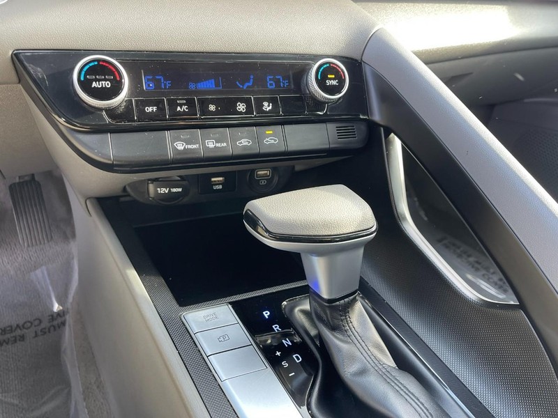 Hyundai Elantra Vehicle Image 23