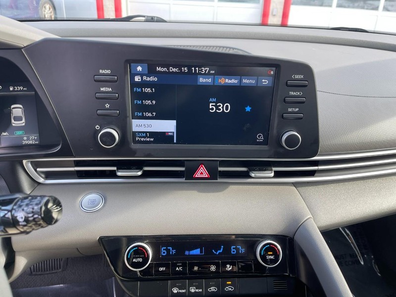 Hyundai Elantra Vehicle Image 24