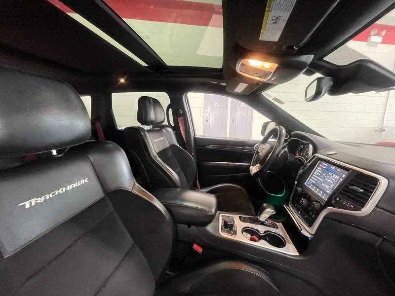 Jeep Grand Cherokee Vehicle Image 04