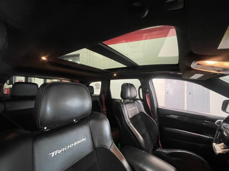 Jeep Grand Cherokee Vehicle Image 05