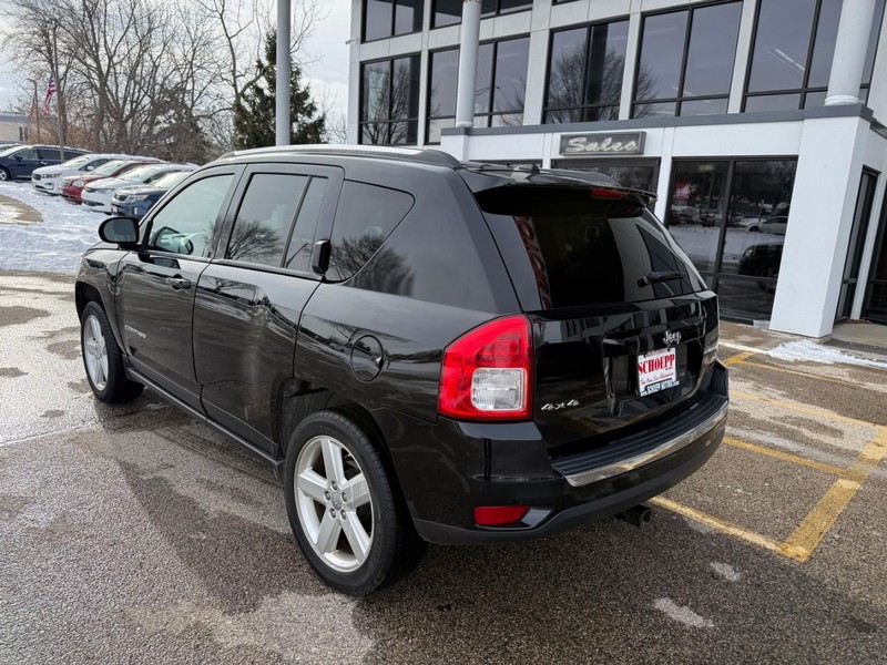 Jeep Compass Vehicle Full-screen Gallery Image 05
