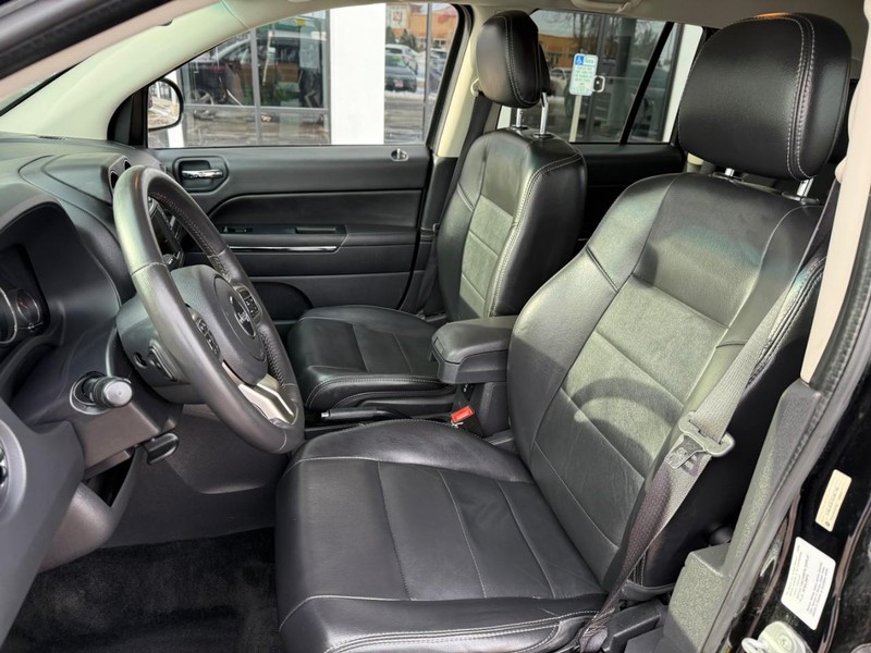 Jeep Compass Vehicle Full-screen Gallery Image 07