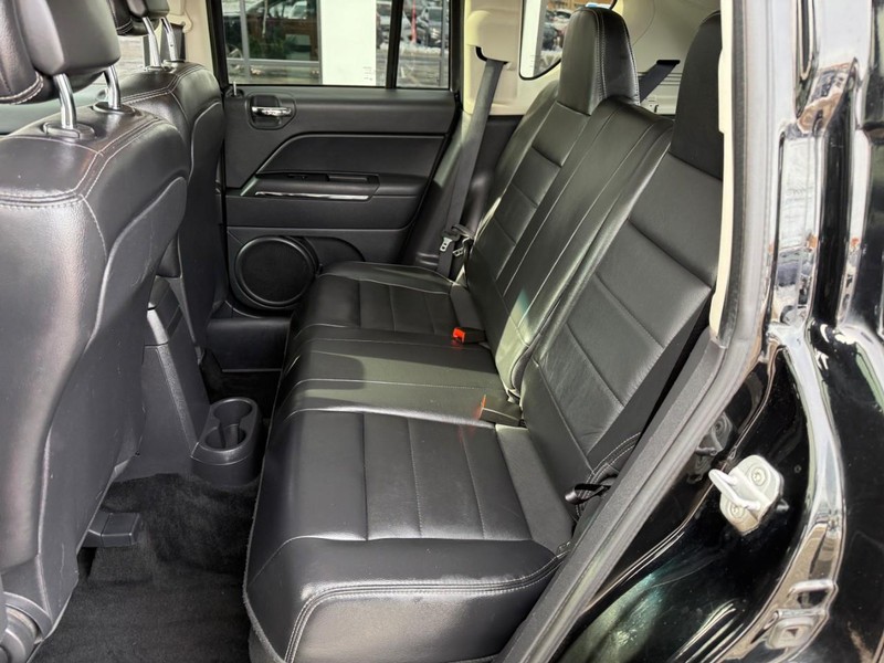 Jeep Compass Vehicle Full-screen Gallery Image 09