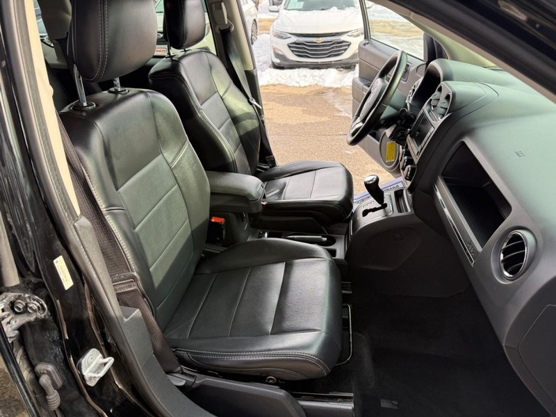 Jeep Compass Vehicle Full-screen Gallery Image 14