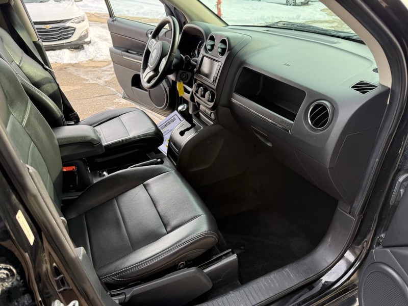 Jeep Compass Vehicle Full-screen Gallery Image 15