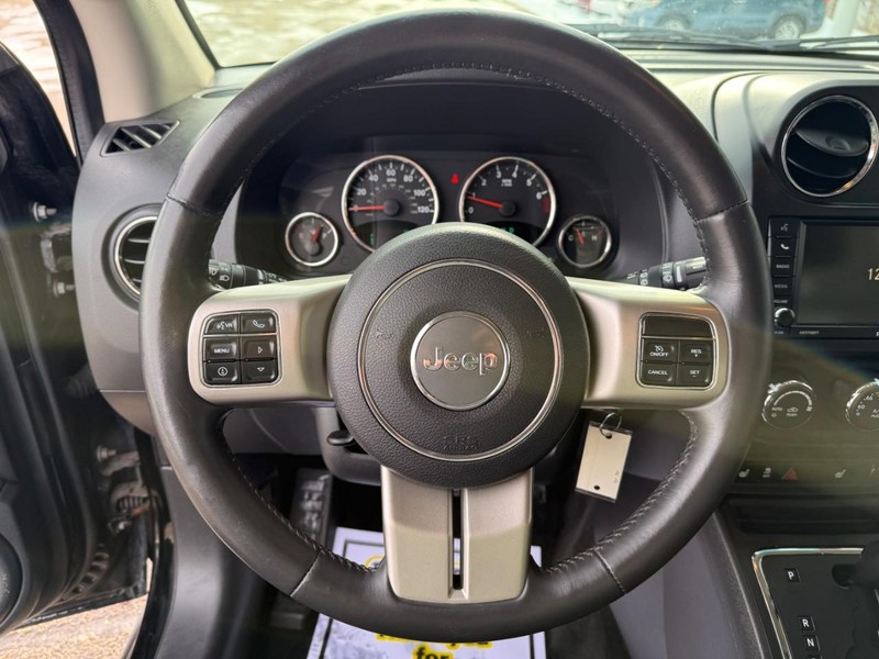 Jeep Compass Vehicle Full-screen Gallery Image 16