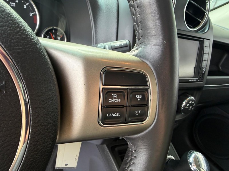 Jeep Compass Vehicle Full-screen Gallery Image 20