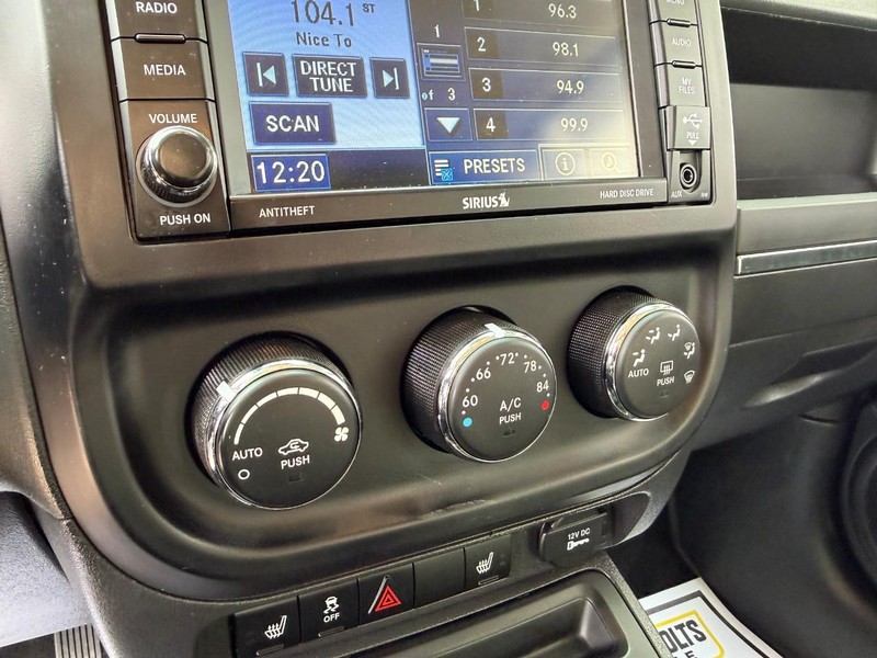 Jeep Compass Vehicle Full-screen Gallery Image 22