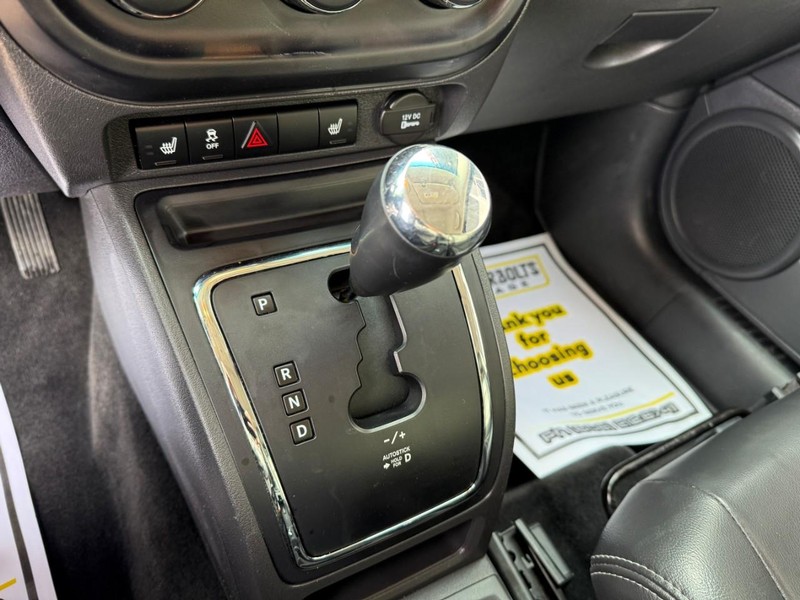 Jeep Compass Vehicle Full-screen Gallery Image 24