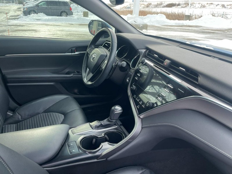 Toyota Camry Vehicle Image 02