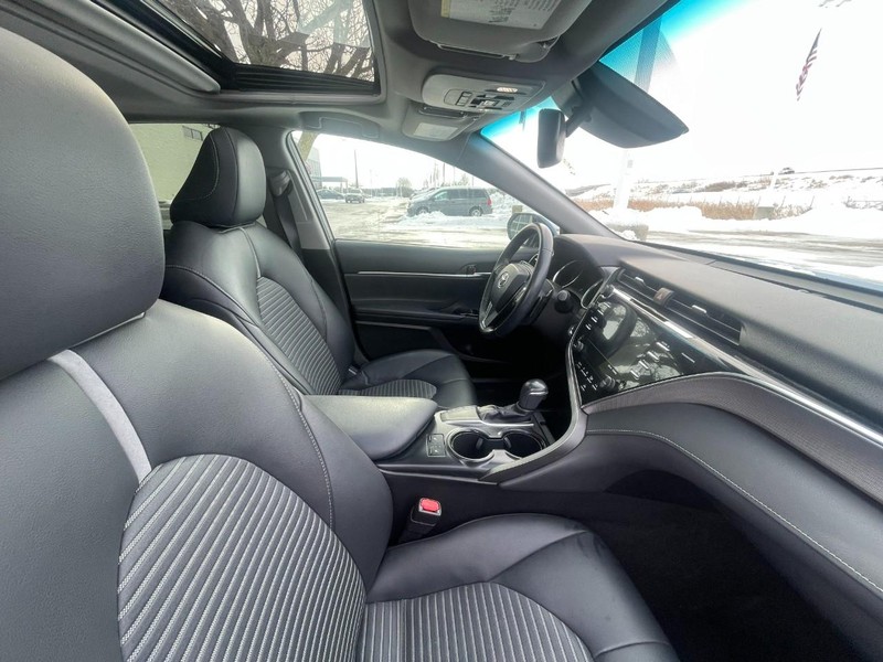 Toyota Camry Vehicle Image 04