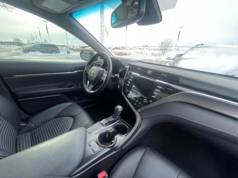 Toyota Camry Vehicle Image 05