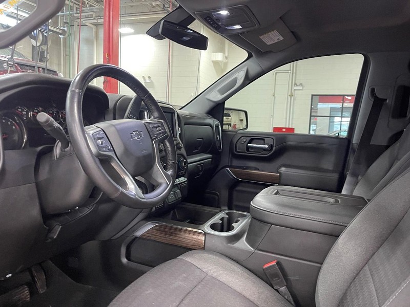 Chevrolet Silverado 1500 Vehicle Image 02