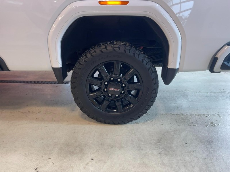 GMC Sierra 2500HD Vehicle Image 06