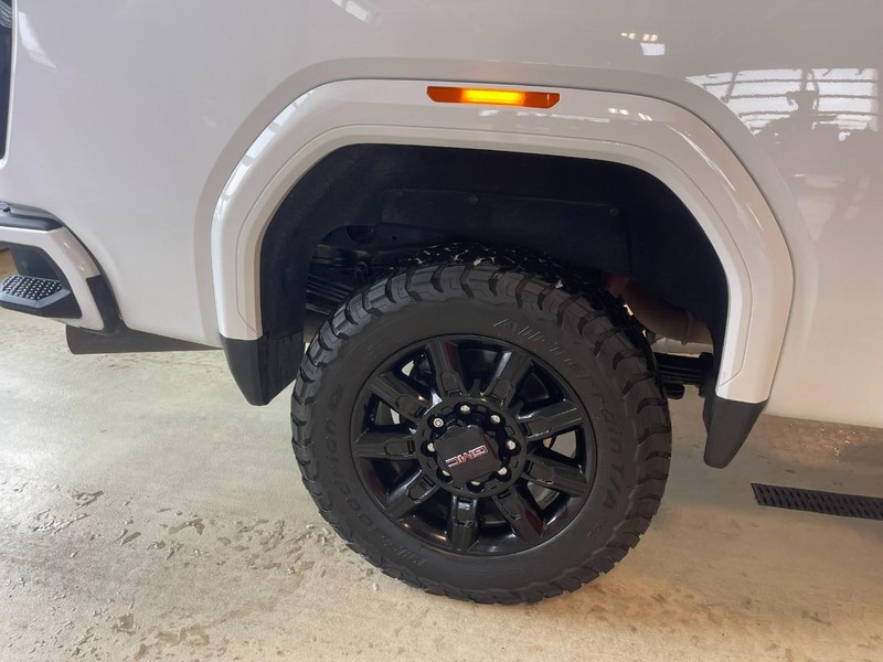 GMC Sierra 2500HD Vehicle Image 09