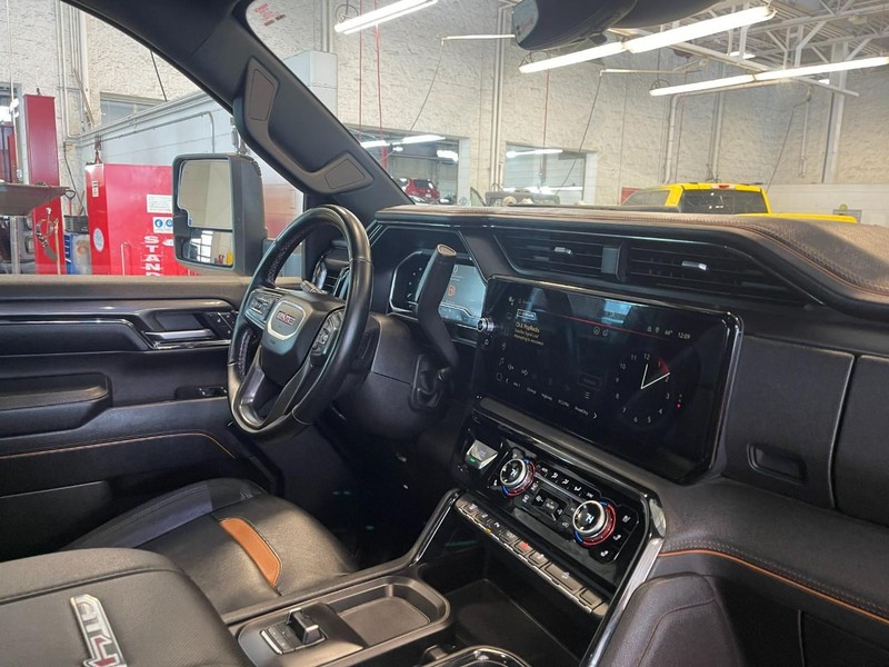 GMC Sierra 2500HD Vehicle Image 10