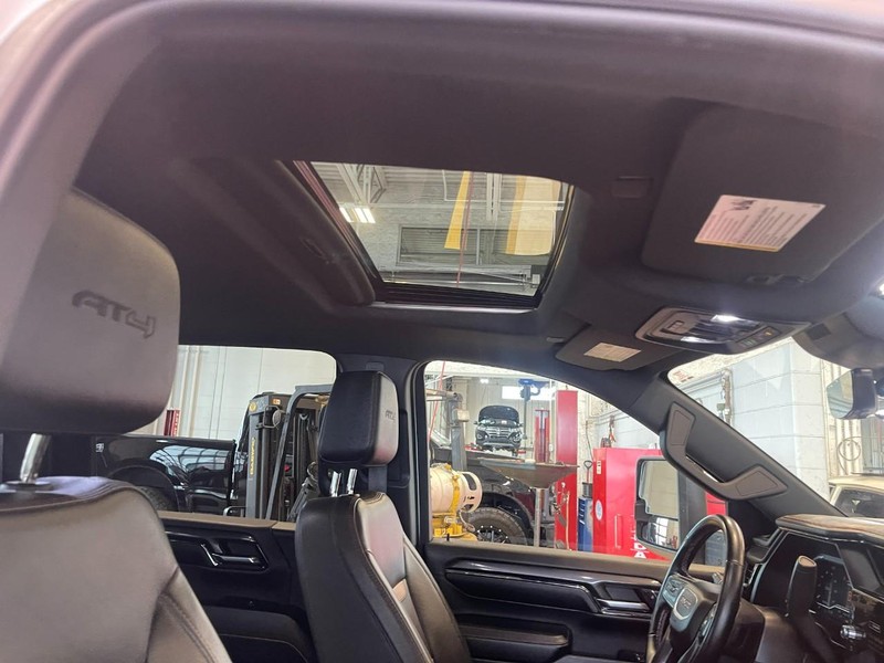 GMC Sierra 2500HD Vehicle Image 11