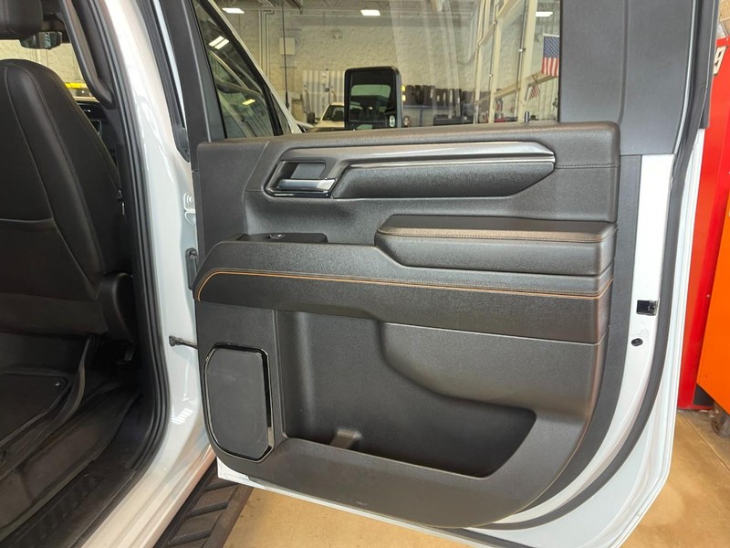 GMC Sierra 2500HD Vehicle Image 15