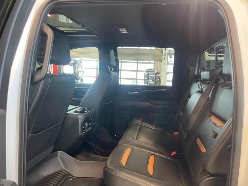 GMC Sierra 2500HD Vehicle Image 16