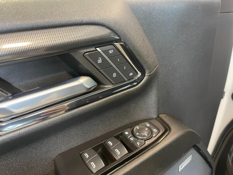 GMC Sierra 2500HD Vehicle Image 19