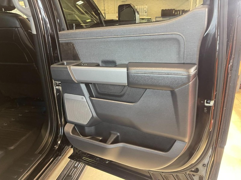 Ford Super Duty F-250 SRW Vehicle Image 16