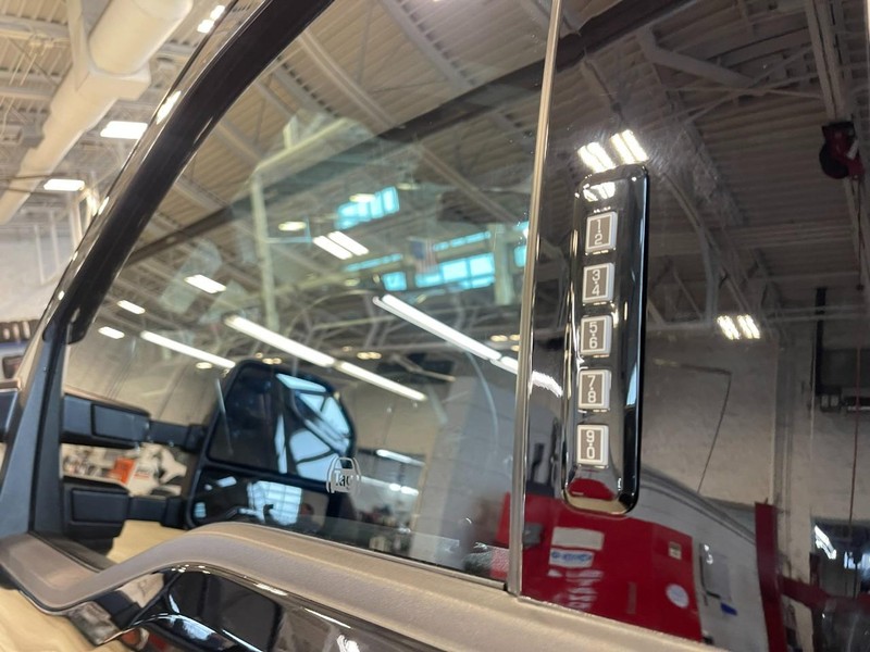 Ford Super Duty F-250 SRW Vehicle Image 18