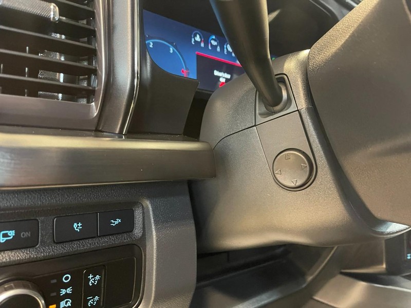 Ford Super Duty F-250 SRW Vehicle Image 24