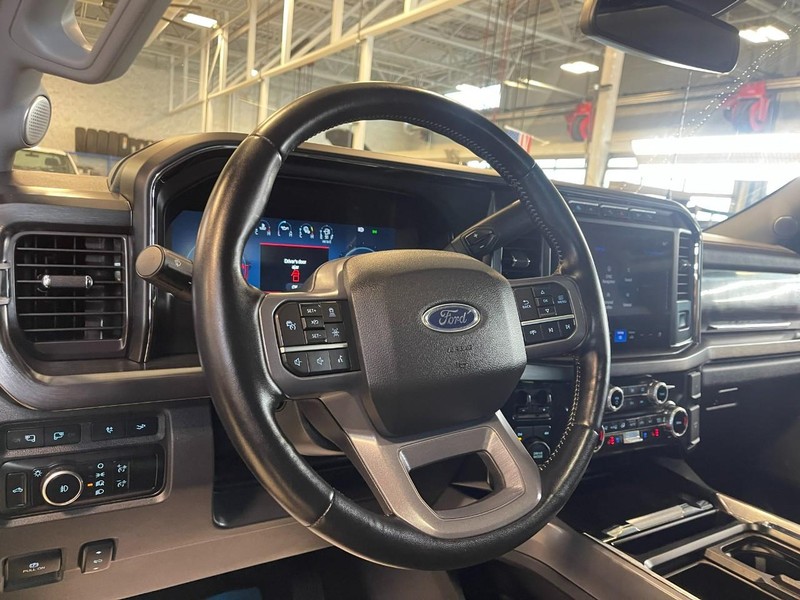 Ford Super Duty F-250 SRW Vehicle Image 25