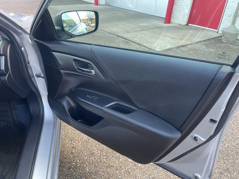Honda Accord Sedan Vehicle Image 08