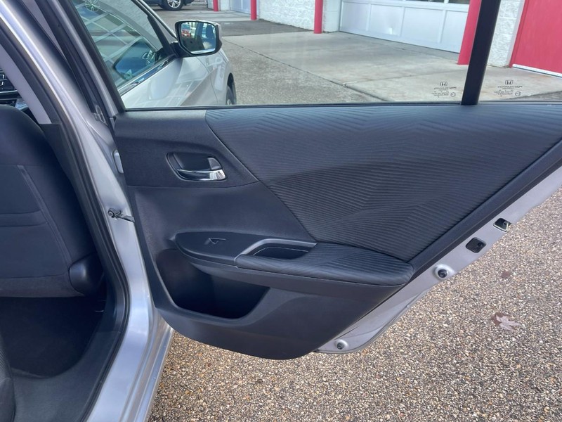 Honda Accord Sedan Vehicle Image 11