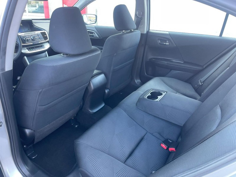 Honda Accord Sedan Vehicle Image 12