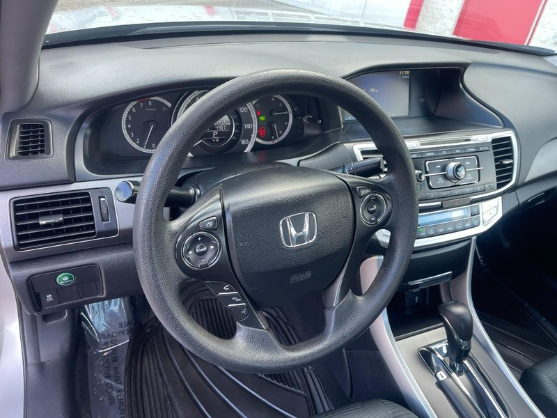 Honda Accord Sedan Vehicle Image 17