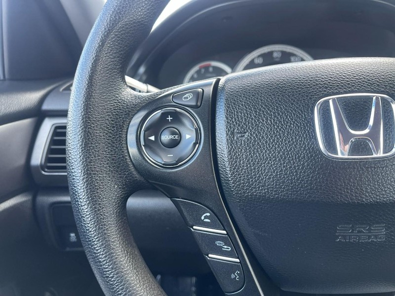 Honda Accord Sedan Vehicle Image 18