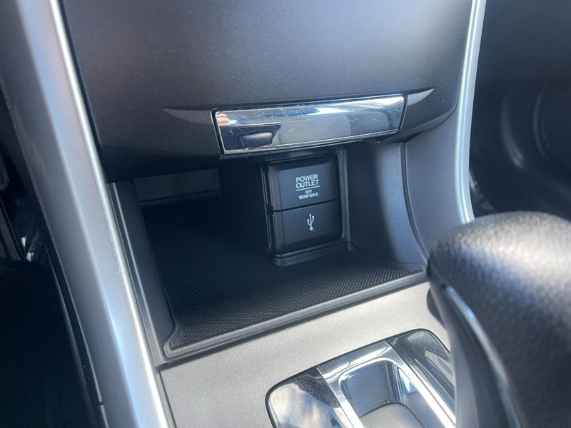 Honda Accord Sedan Vehicle Image 24