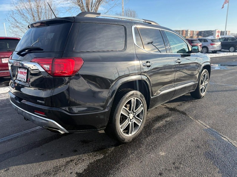 GMC Acadia Vehicle Image 04