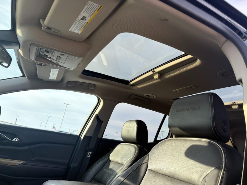 GMC Acadia Vehicle Image 10