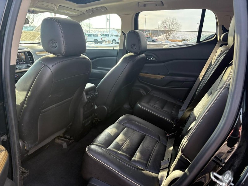 GMC Acadia Vehicle Image 11