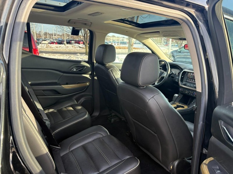 GMC Acadia Vehicle Image 15