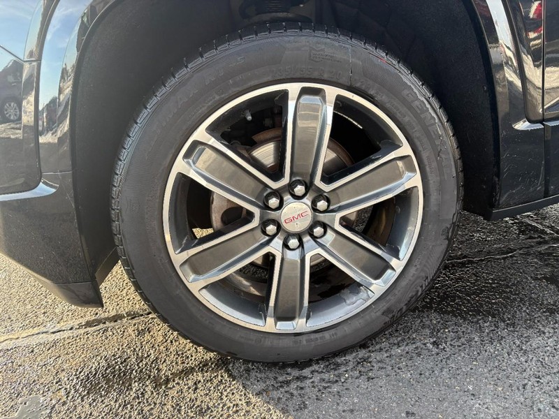 GMC Acadia Vehicle Image 17