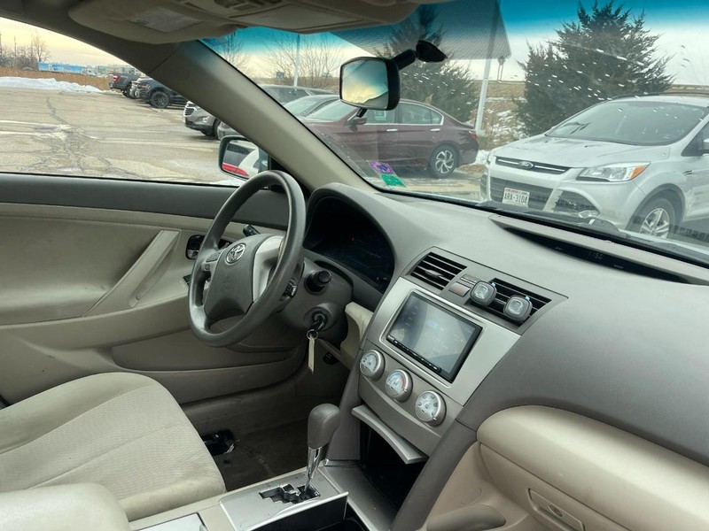 Toyota Camry Vehicle Image 02