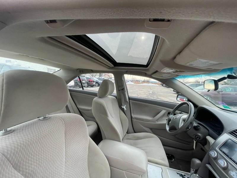 Toyota Camry Vehicle Image 03