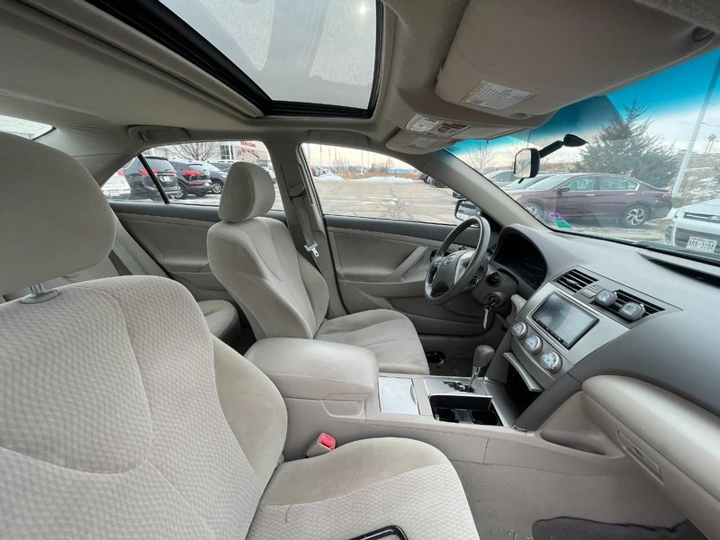 Toyota Camry Vehicle Image 04