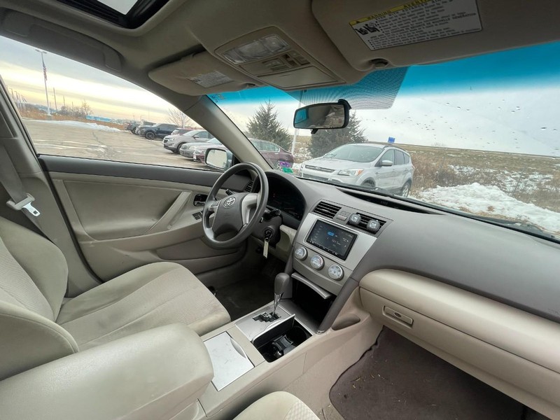 Toyota Camry Vehicle Image 05